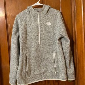 North face pull over size Large